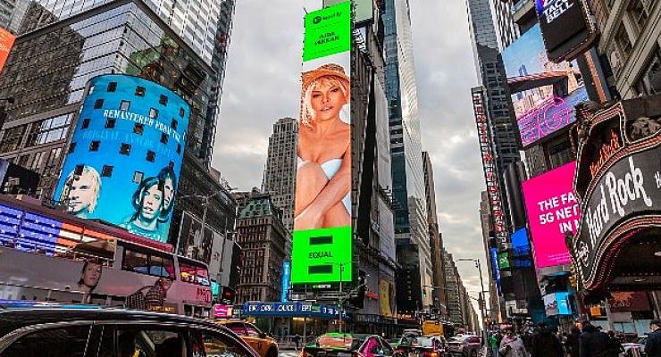 Ajda Pekkan New York Times Square’de!