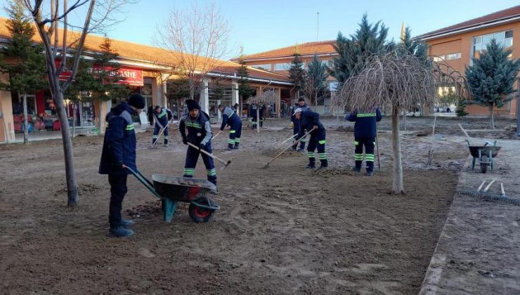 2000 Evler Mahallesi Toki Ticaret Merkezi İçerisindeki Park Yenileniyor