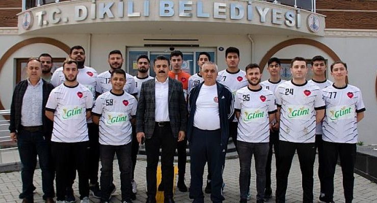 Alkışlar Dikili Belediyesi Hentbol Takımına