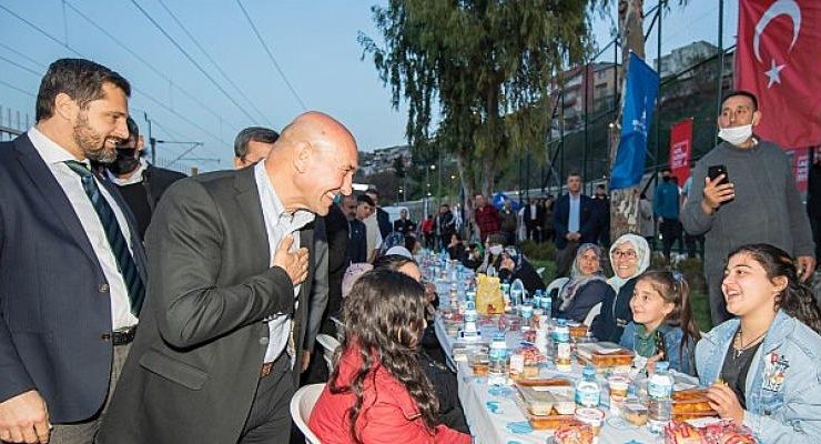 Başkan Soyer Lale Mahallesi’nin çehresini değiştiren parkın açılışını yaptı