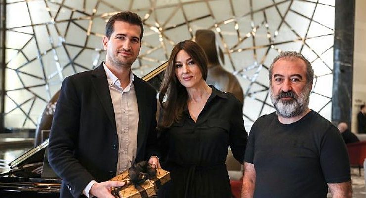 Dünyaca Ünlü Yıldız Monica Bellucci’ye Anlamlı Hediye