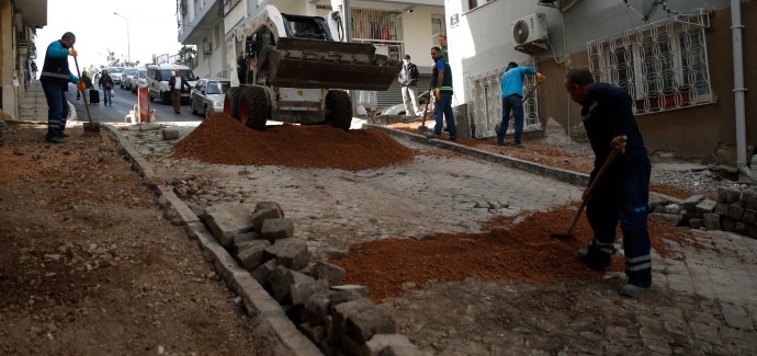 Konak’ın sokaklarında yoğun çalışma