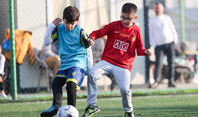 Buca Belediyesi'nin kış spor kurslarına büyük ilgi